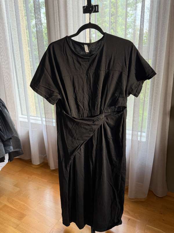 kjóll svartur bundinn
