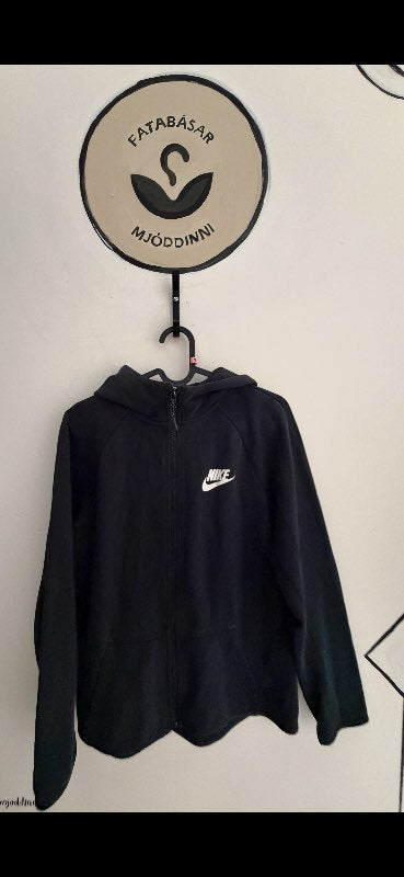 Nike tech peysa