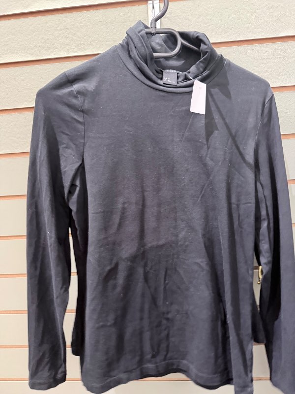 Lindex svört rúllukragapeysa