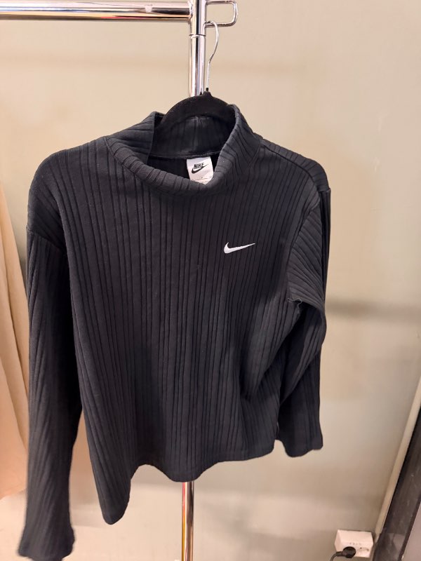 Nike Ribbed peysa svört