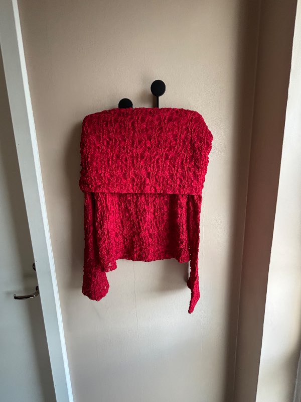 Nelly djamm overshoulder peysa