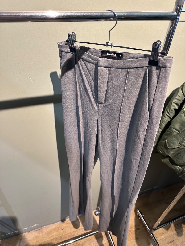 Gina tricot graar buxur