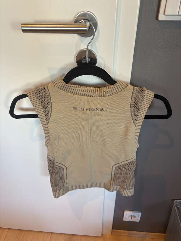 UO brúnn crop top