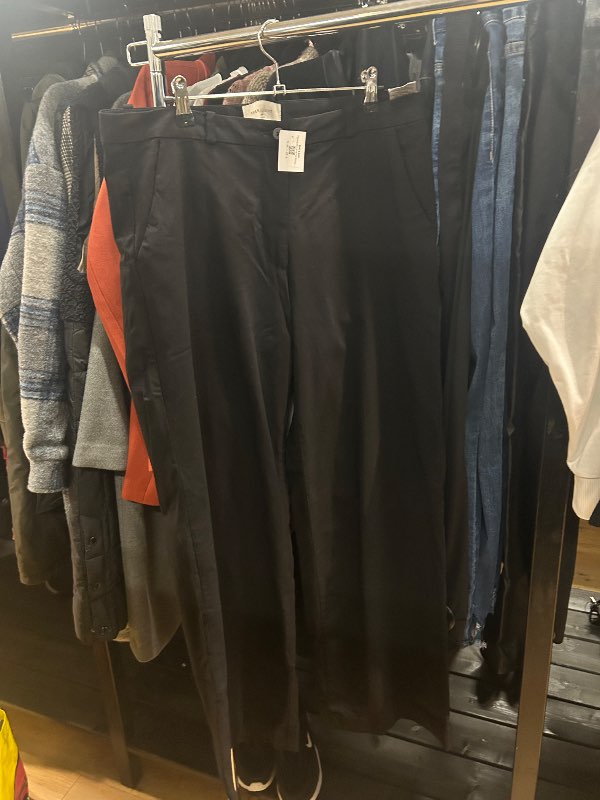 Freequent svartar buxur ónotaðar