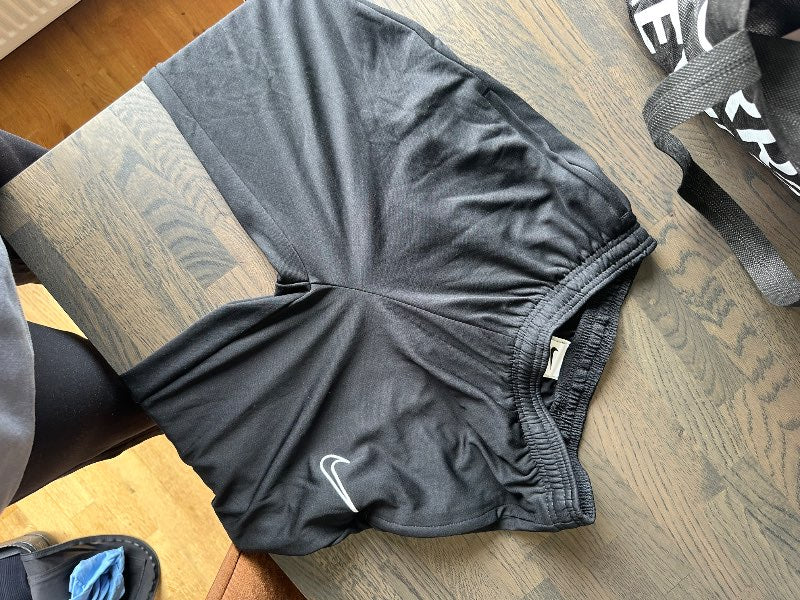 Svartar nike utafyfir buxur
