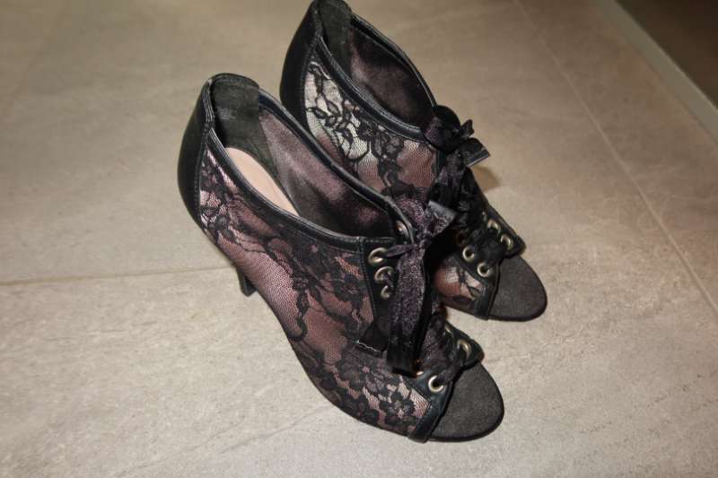 NINE & CO svartir lace hælaskór
