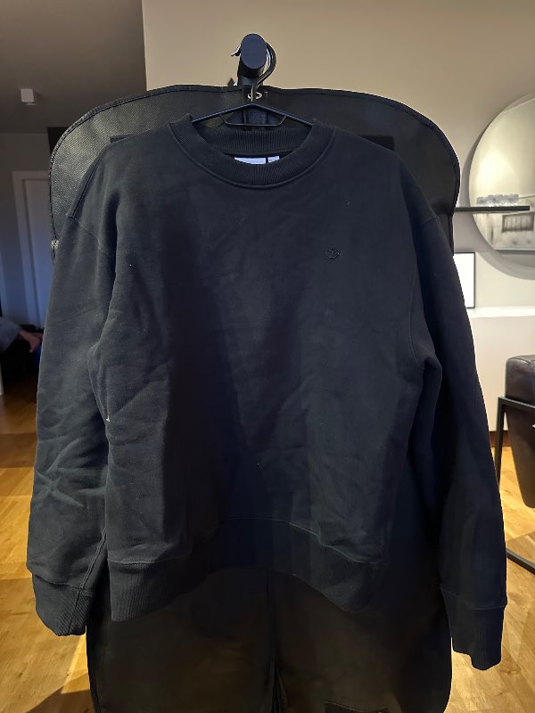 Svört adidas