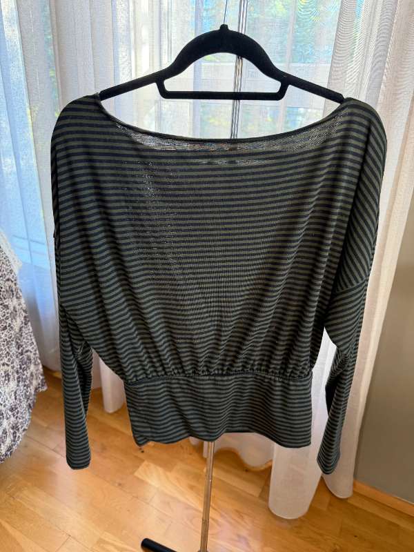 bolur off shoulder röndóttur grænn