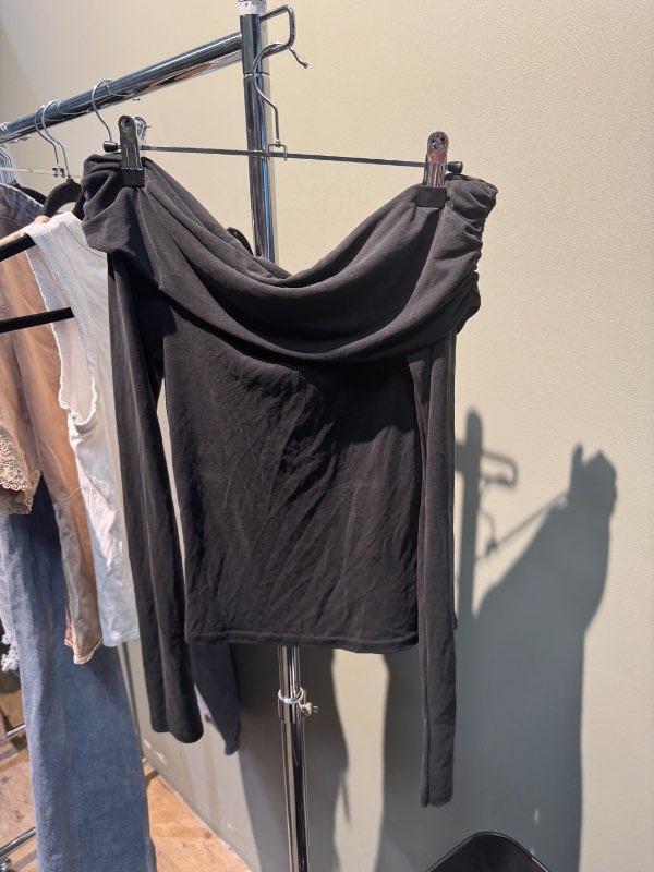 Offshoulder síðermabolur