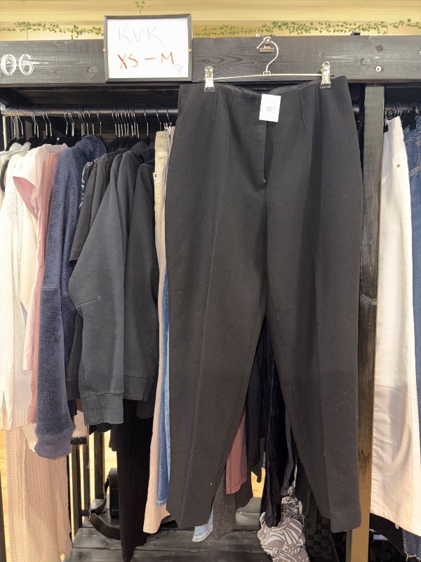 H&M svartar buxur st. 40