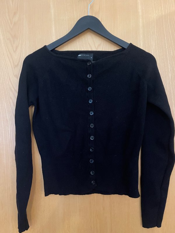 Svört hneppt peysa - ASOS