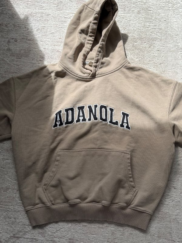 Adanola hettupeysa