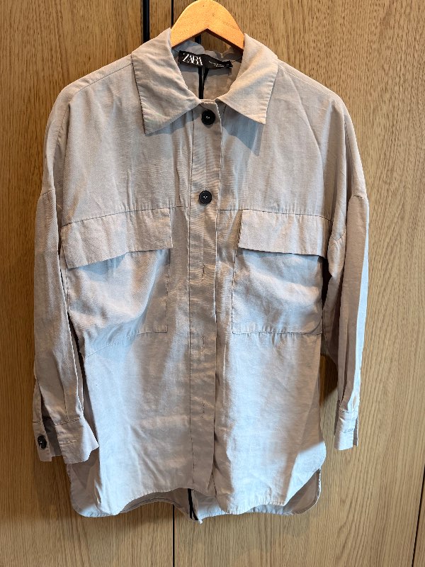 Zara drapplituð skyrta