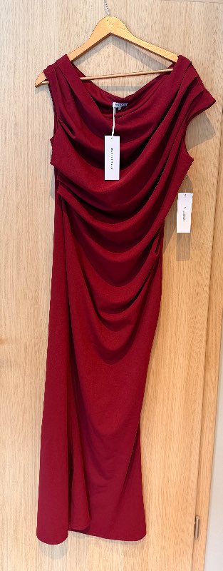 Rauður offshoulder síðkjóll Bubbleroom