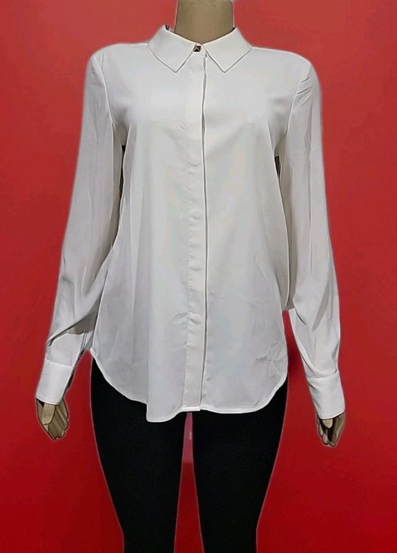 KL withe blouse
