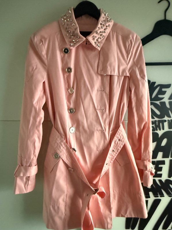 SE pink coat