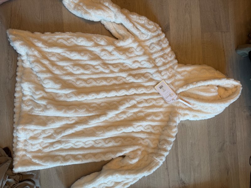 Peysa cozy hvít hettu