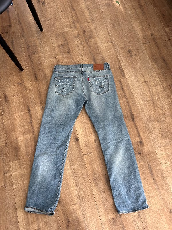 Levis