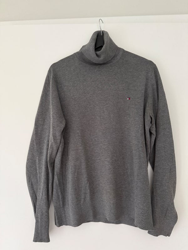 Tommy Hilfiger peysa (rúllukragi)