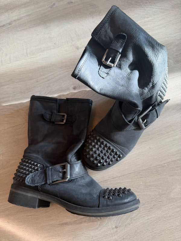 Skór biker boots með göddum