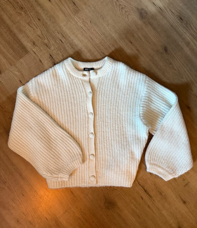 Hvít gina tricot peysa