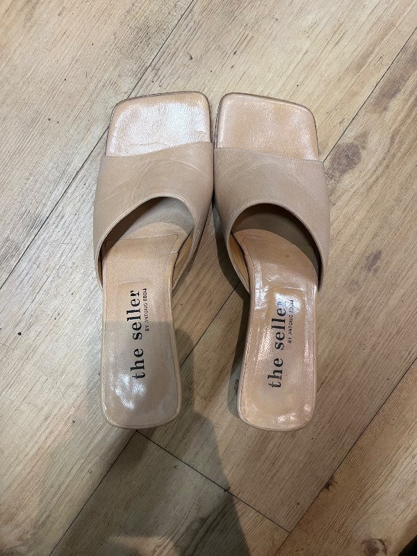 beige hælaskór