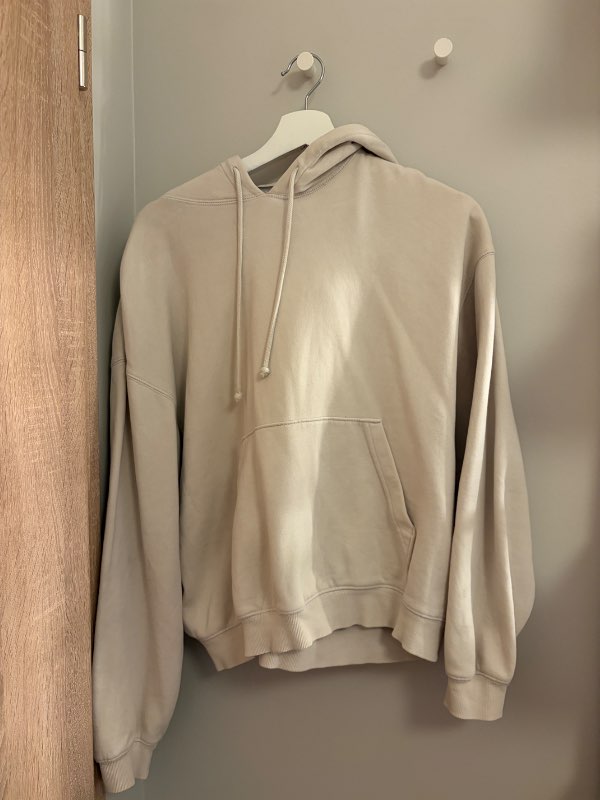 creme weekday peysa