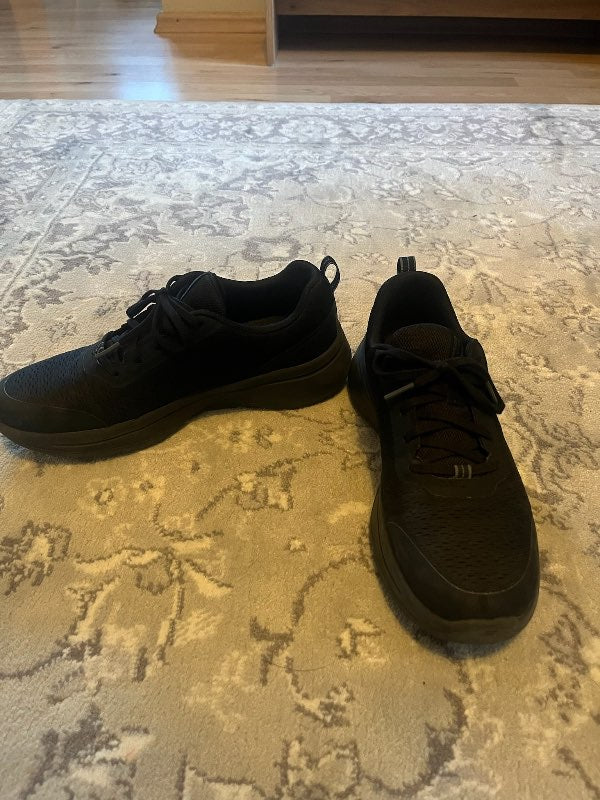 Svartir Skechers