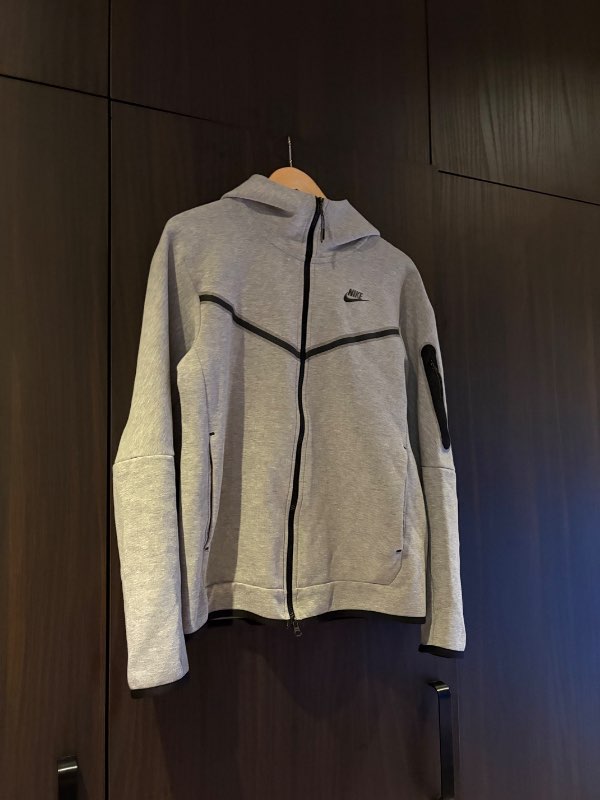 Nike peysa rennd