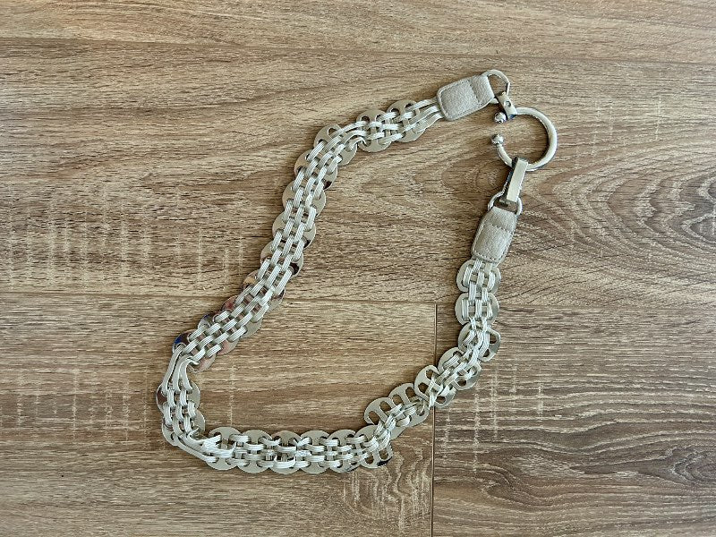 Beige og silfurlituð waist chain