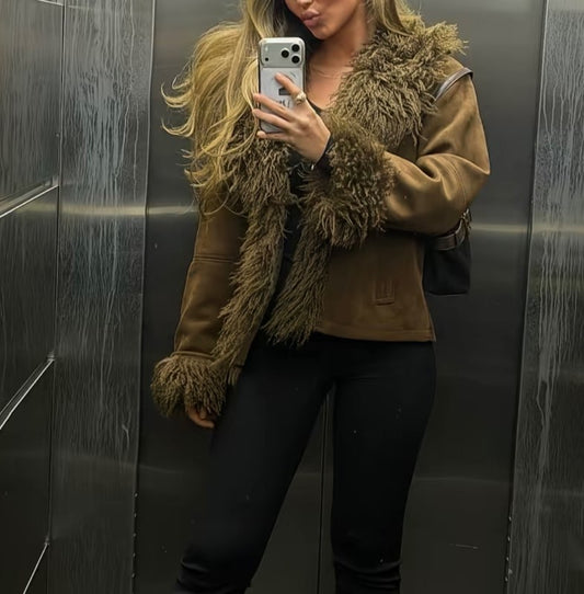 Brúnn suede jakki með loðfeldskraga Zara