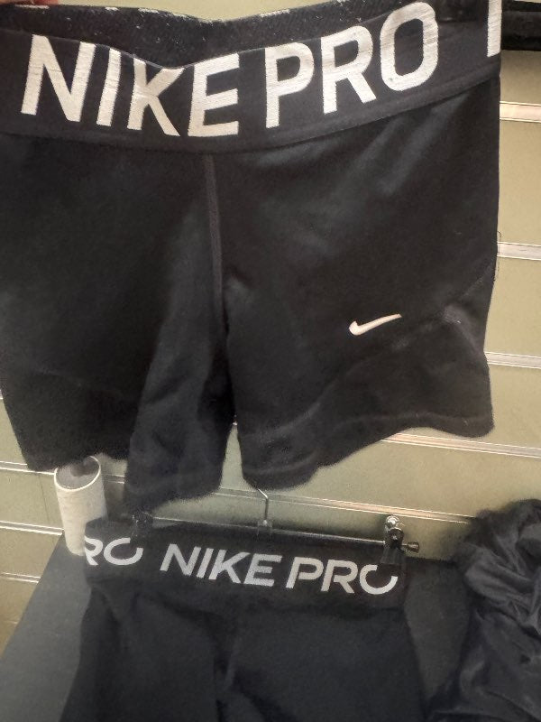 Nike stuttbuxur