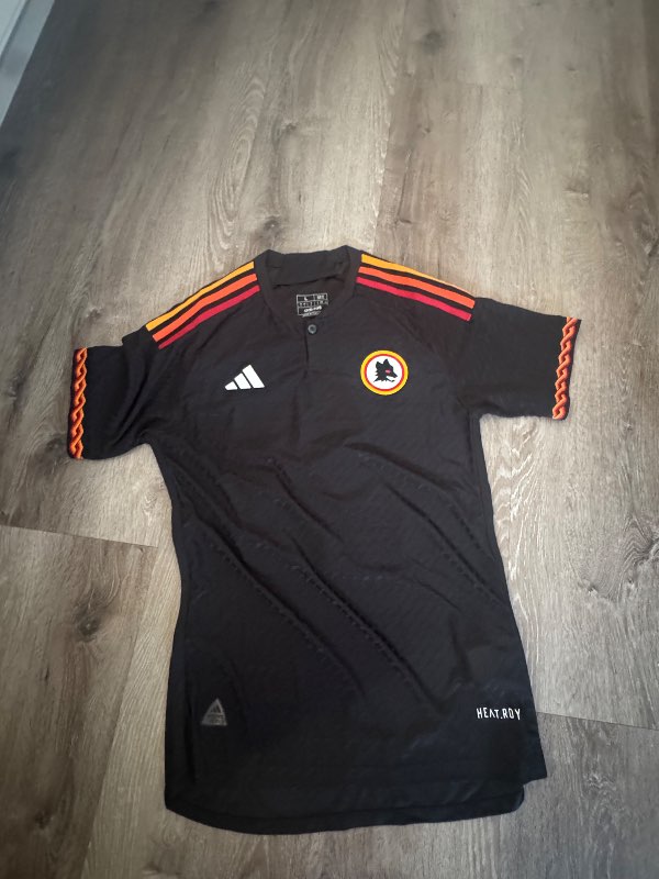 Adidas. Dymbala