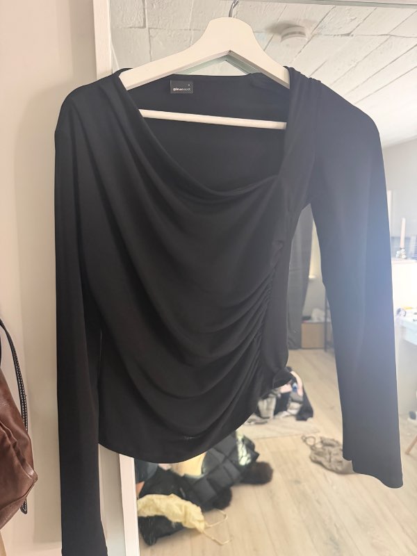 One shoulder bolur
