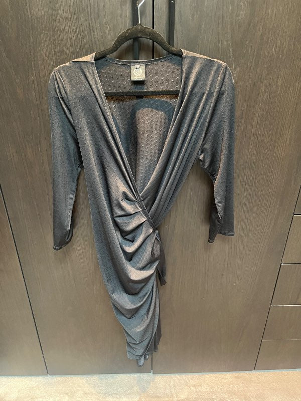 Volcano svartur wrap kjóll