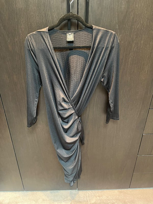 Volcano svartur wrap kjóll