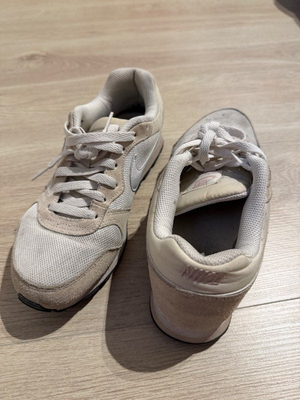 Nike strigaskós