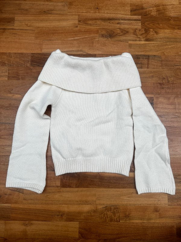 hvít off shoulder peysa R