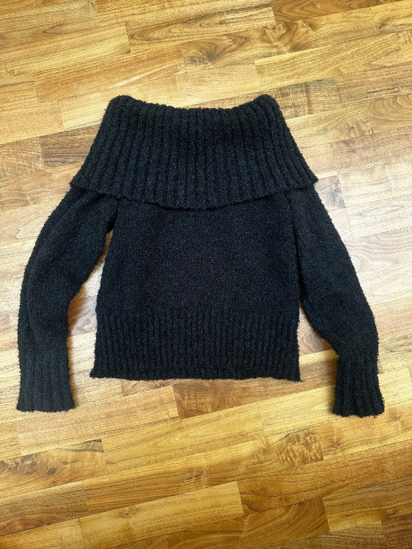 svört off shoulder peysa R