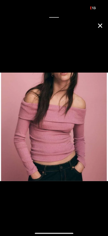 Off the shoulder peysa