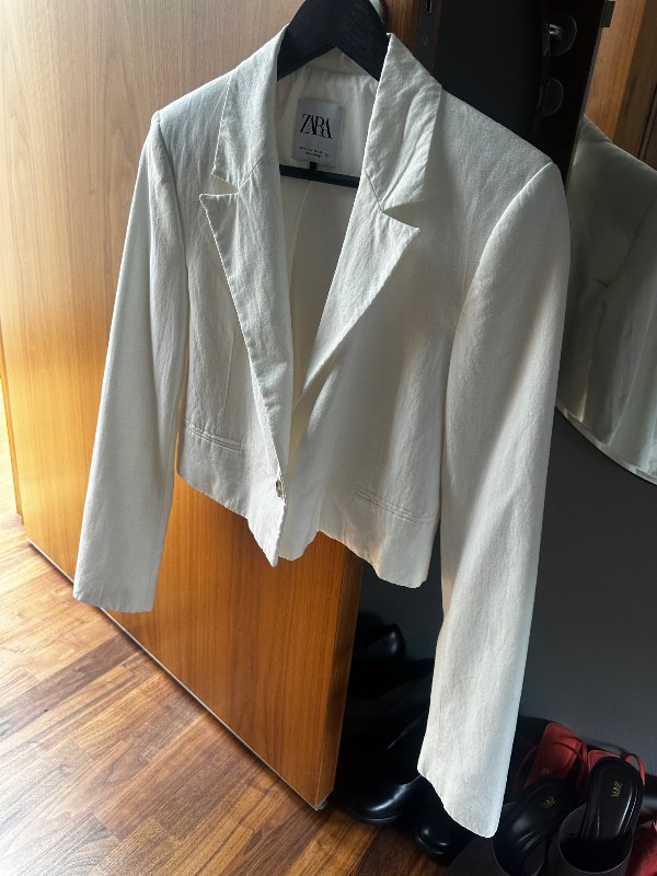 Zara stuttur hvitur blazer