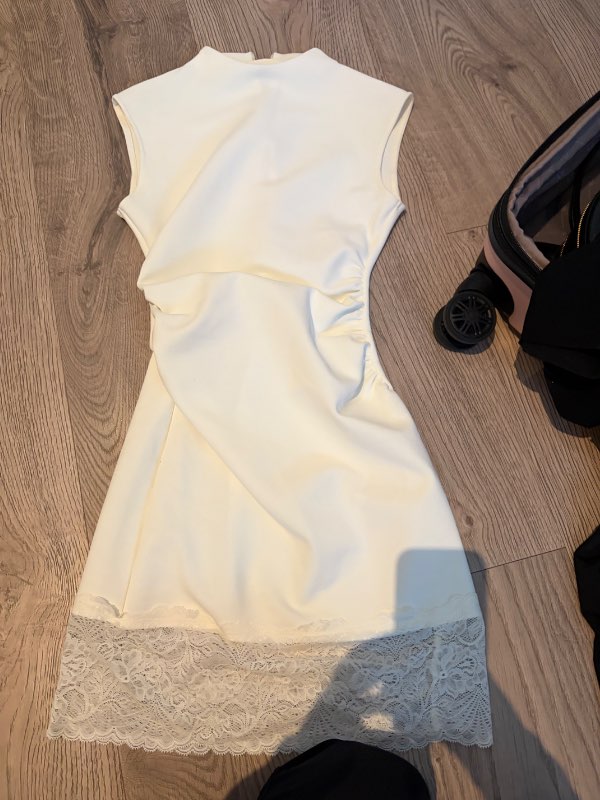 Zara hvitur kjoll