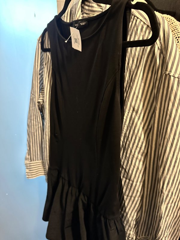 Mango svartur kjóll