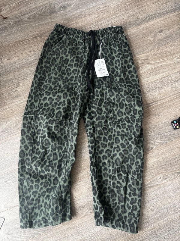 Leopard buxur pull and bear