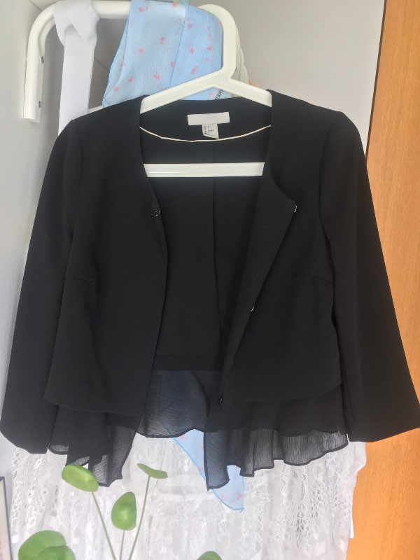 Svartur jakki stuttur h&m