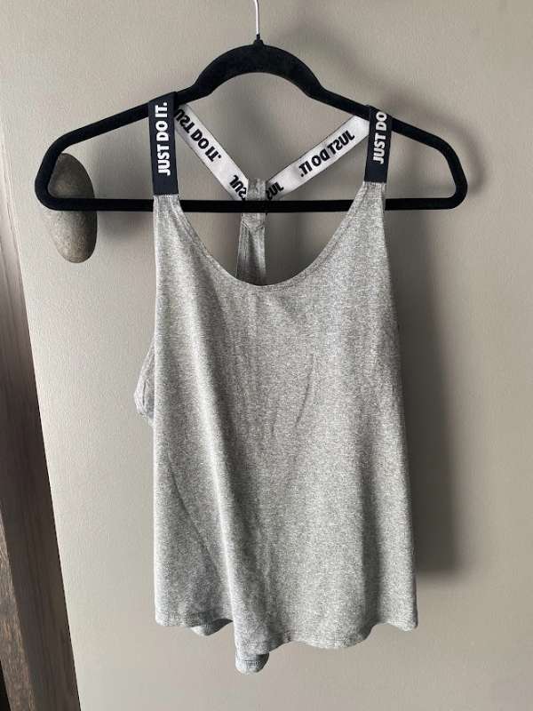 Nike æfingatoppur grár