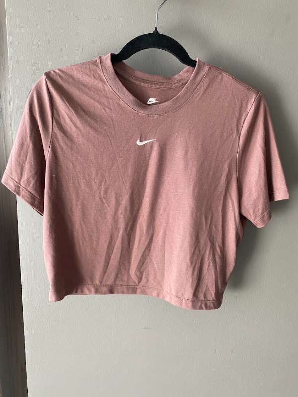 Nike stuttermabolur cropped