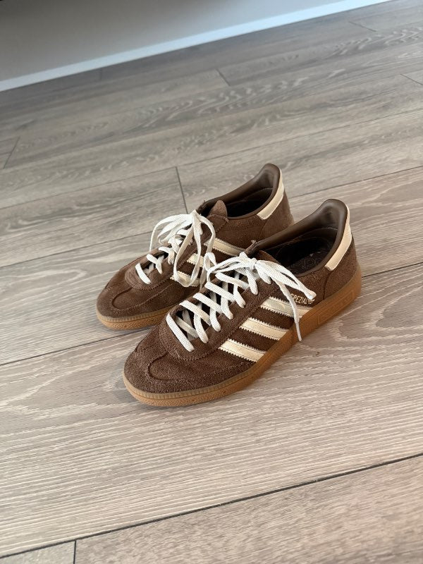 Adidas skór brúnir