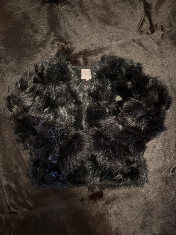 Svartur faux fur pels
