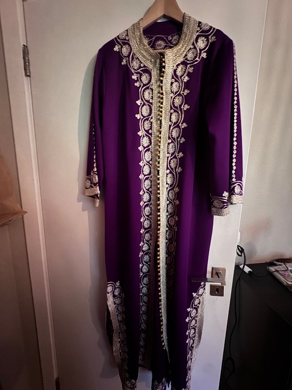 Handsaumað kaftan